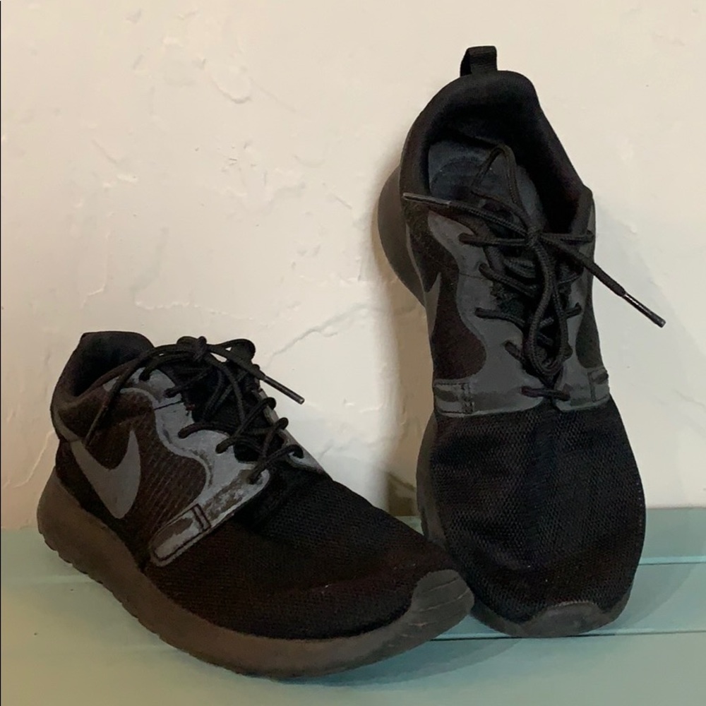 Nike Rosche Run Hyperfuse | Triple Black